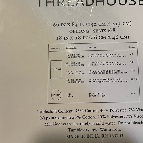 Table cloth and napkin set, NWT - Picture 4 of 4